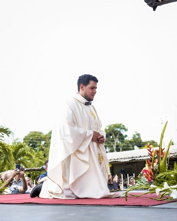 alejandro_ordenacion-sacerdotal_3